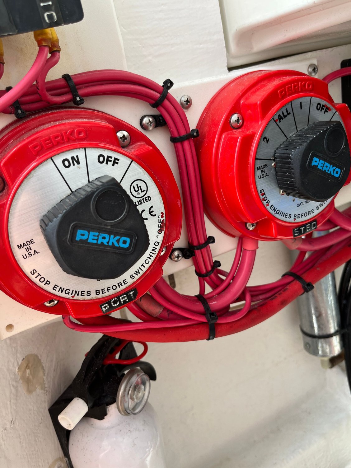 "Marine battery switches – single, dual, and isolator switches for controlling boat electrical systems"
