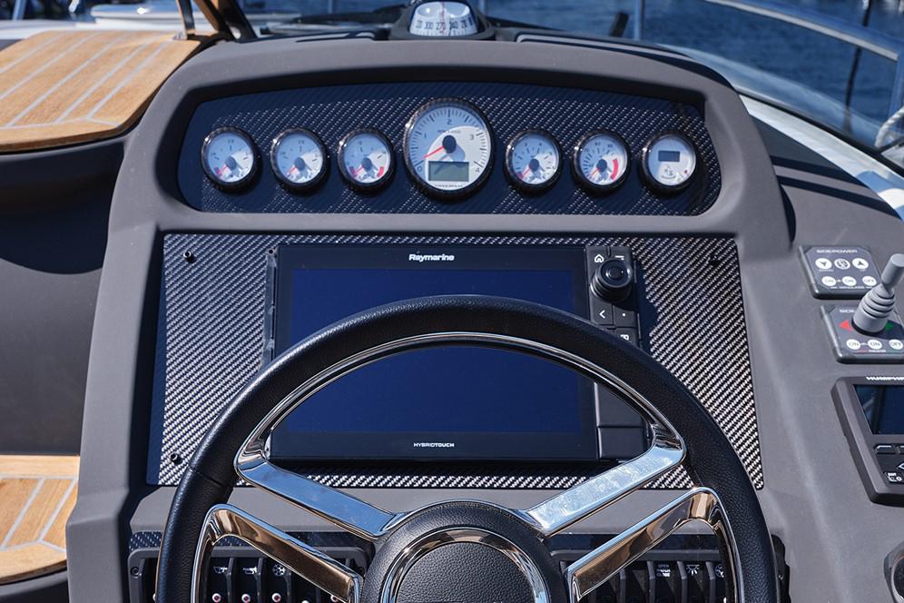 Marine gauges and sensors – tachometers, fuel gauges, depth sounders, and temperature sensors for boat monitoring"