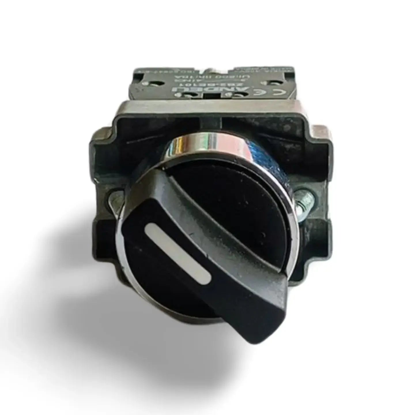 Andeli DB2-BD33 selector switch with 3 positions for versatile control panel use. Robust and durable design ensures reliable multi-position switching in industrial and automation systems. Easy to install and operate with clear position indicators.