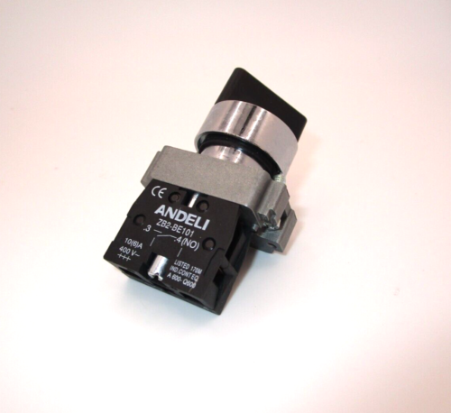 Andeli XB2BD21 22mm black selector switch with 2-position latching and normally open (N/O) contact. Designed for industrial and control panel use. Compact and durable with clear position switching and smooth operation.

