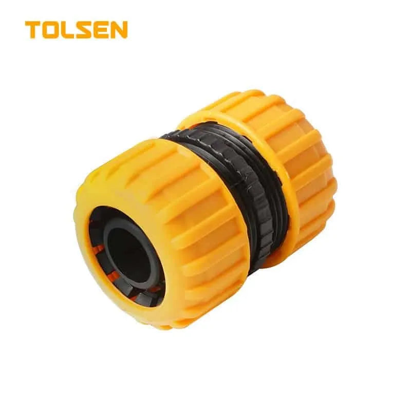 Close-up of TOLSEN 3/4″ hose connector made from durable polypropylene (PP), designed for reliable hose connections. Lightweight, corrosion-resistant, and packed on a skin card for easy use and storage in gardening and irrigation systems.

