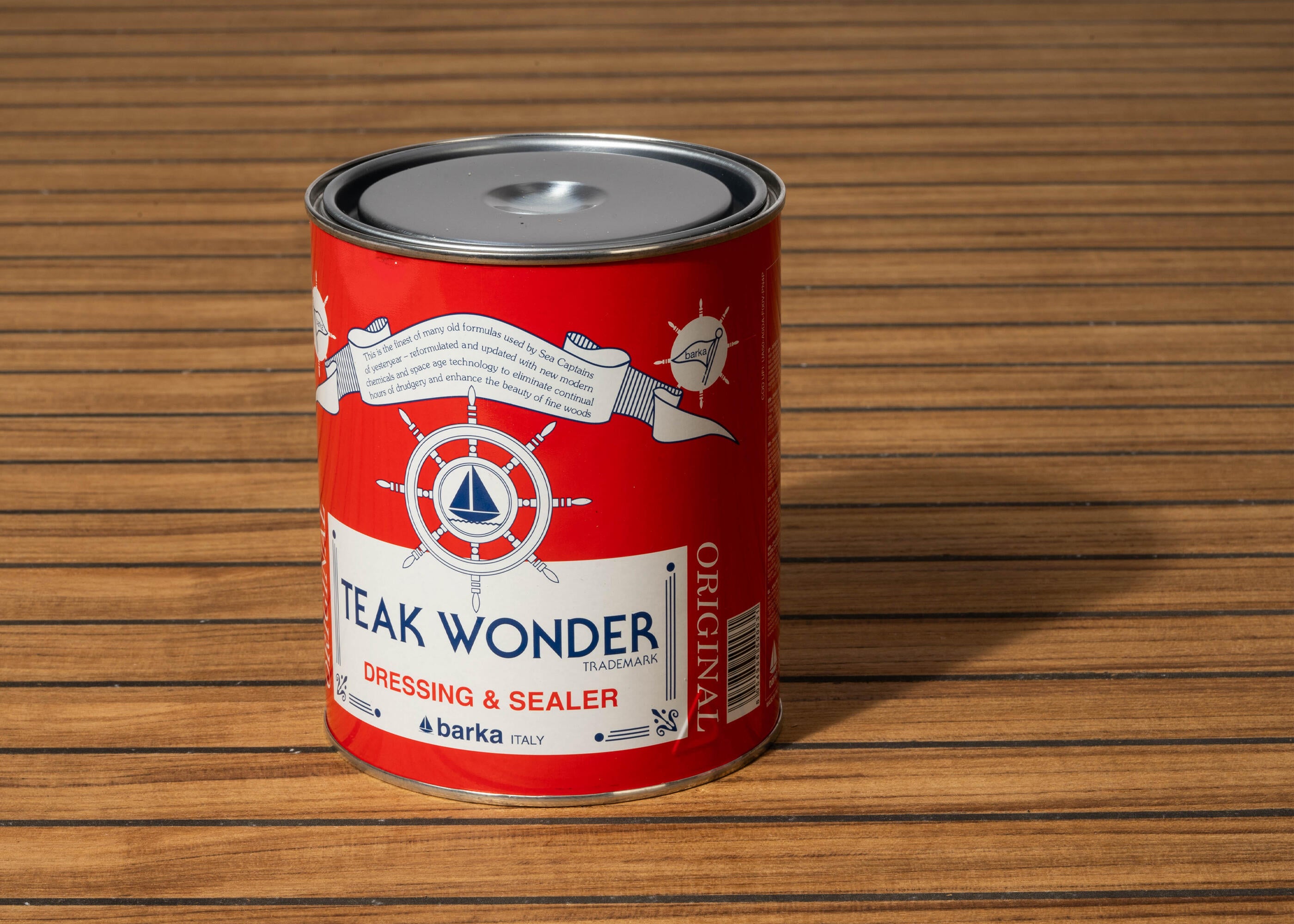Teak Wonder® Natural Sealer 1L can – non-oil, silicone-based teak protector for boats and outdoor furniture. Preserves wood's golden hue, seals pores against dirt, oil, and UV rays, and provides a quick-drying, odorless, non-slippery finish.