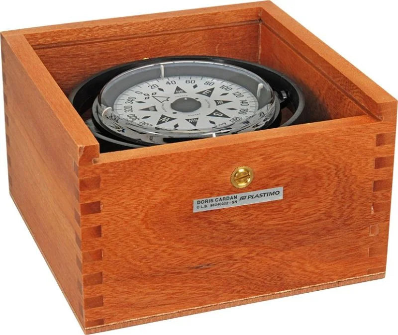 Classic marine compass with white graduated card, gimballed mount, and varnished wooden box with Plexiglas lid. Perfect for traditional boats or nautical collectors.

